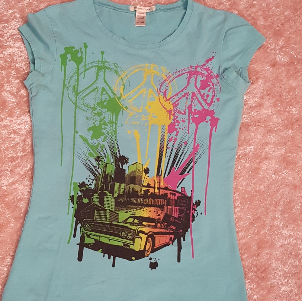 Iris Basic Peace Sign T-Shirt